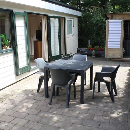 Sfeervolle Chalet Met Terras, H14 De Veldkamp, Epe, Voor 4 Personen Villa Kültér fotó