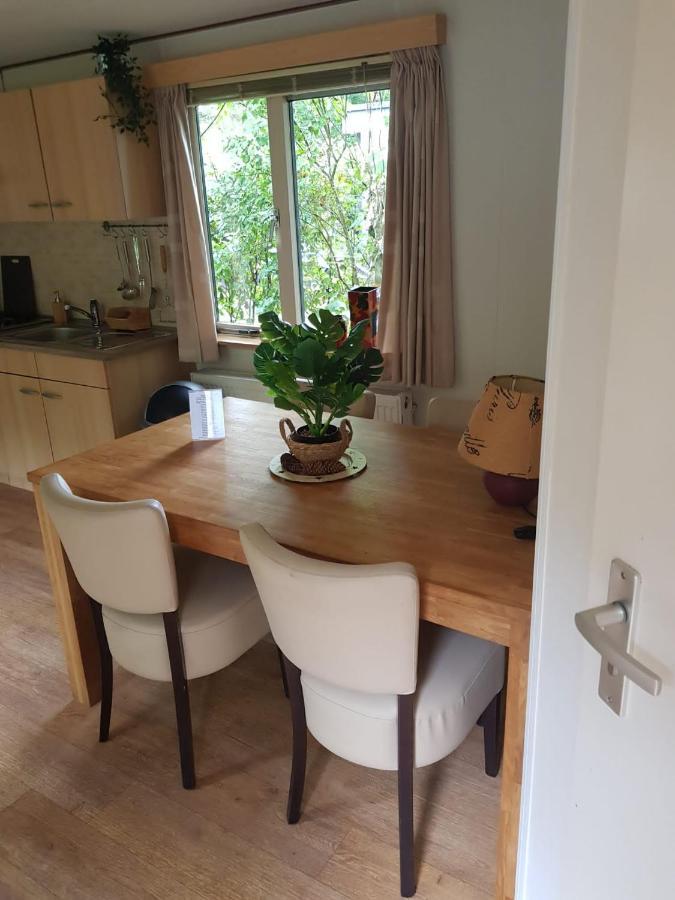 Sfeervolle Chalet Met Terras, H14 De Veldkamp, Epe, Voor 4 Personen Villa Kültér fotó