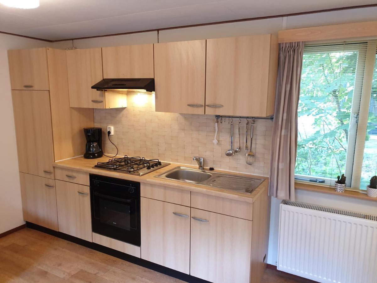 Sfeervolle Chalet Met Terras, H14 De Veldkamp, Epe, Voor 4 Personen Villa Kültér fotó